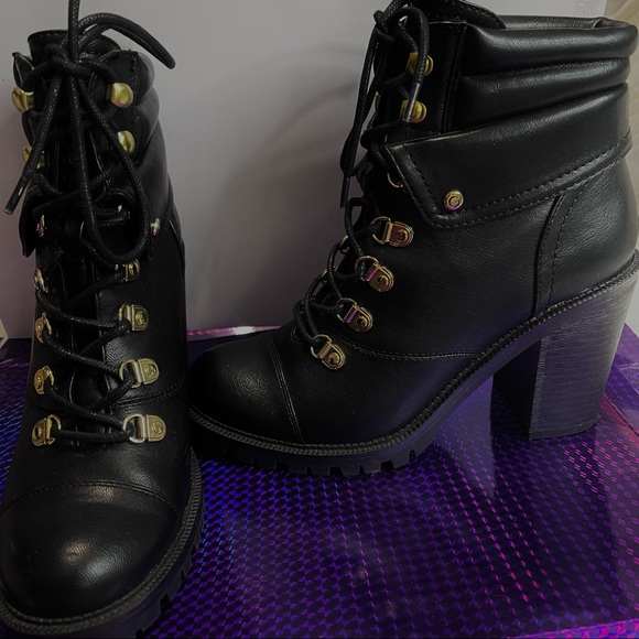 Guess Shoes - Black Leather heeled boots